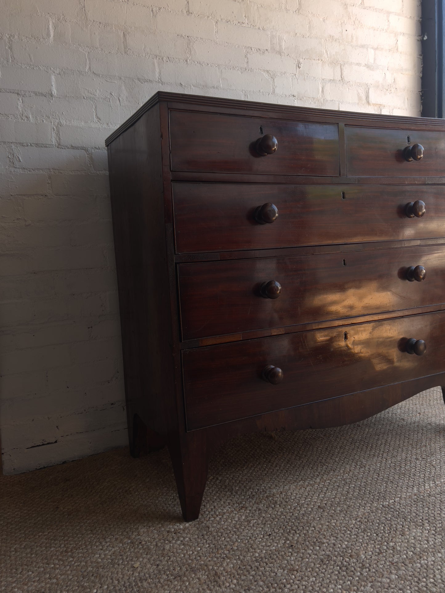 MAHOGANY CHEST OF DRAWERS