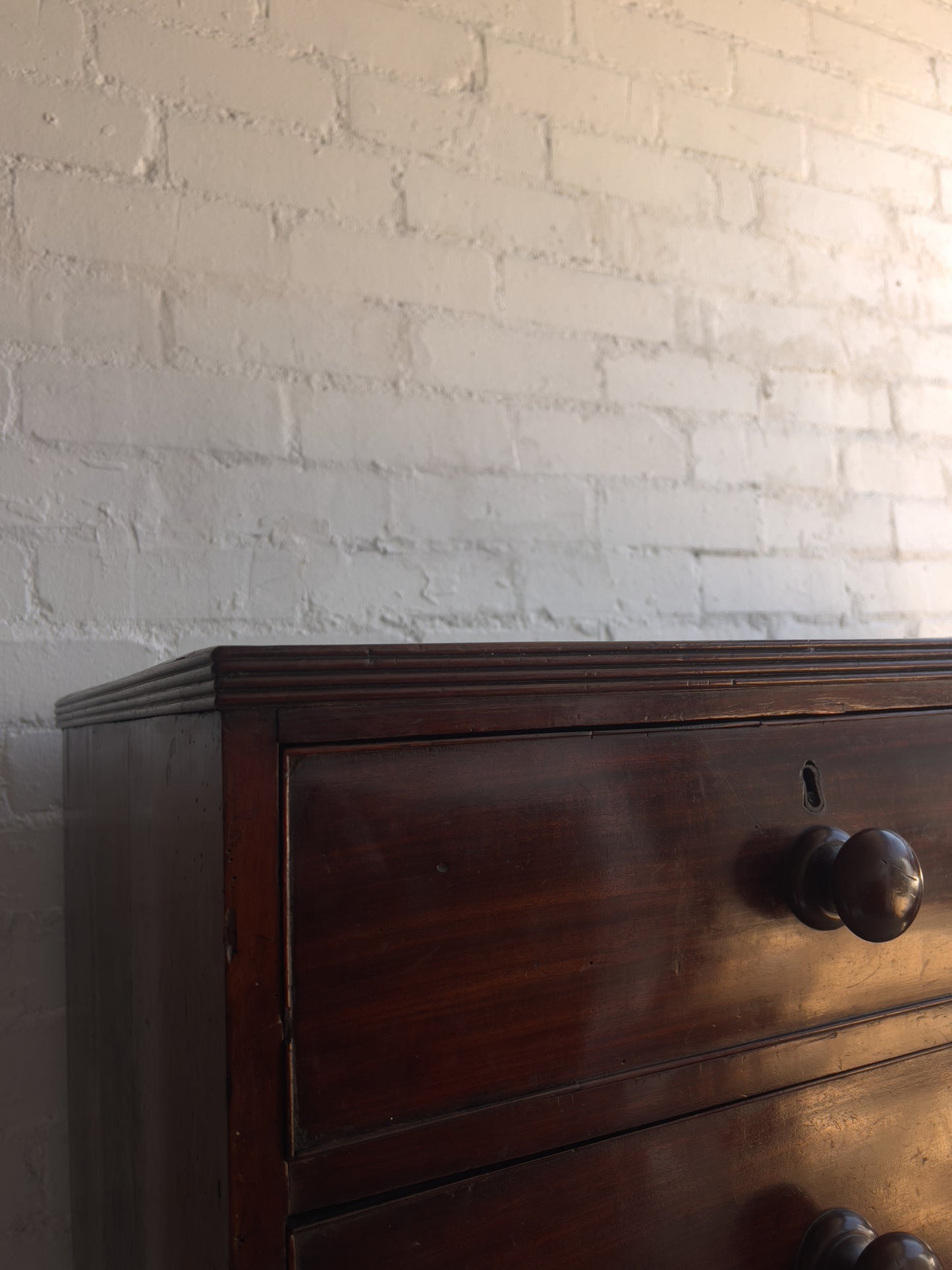 MAHOGANY CHEST OF DRAWERS