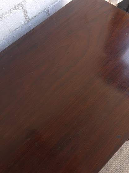 MAHOGANY CHEST OF DRAWERS