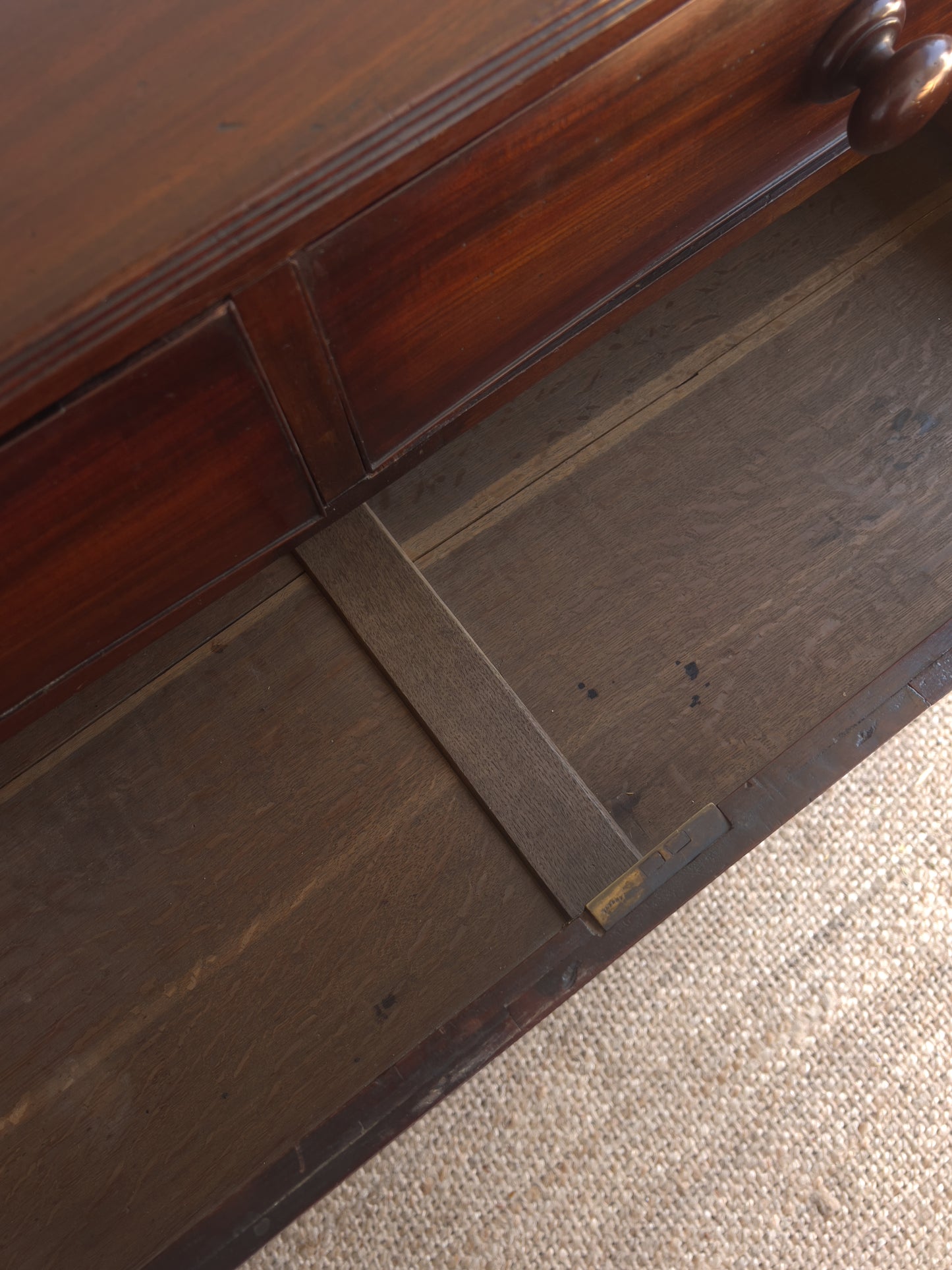 MAHOGANY CHEST OF DRAWERS