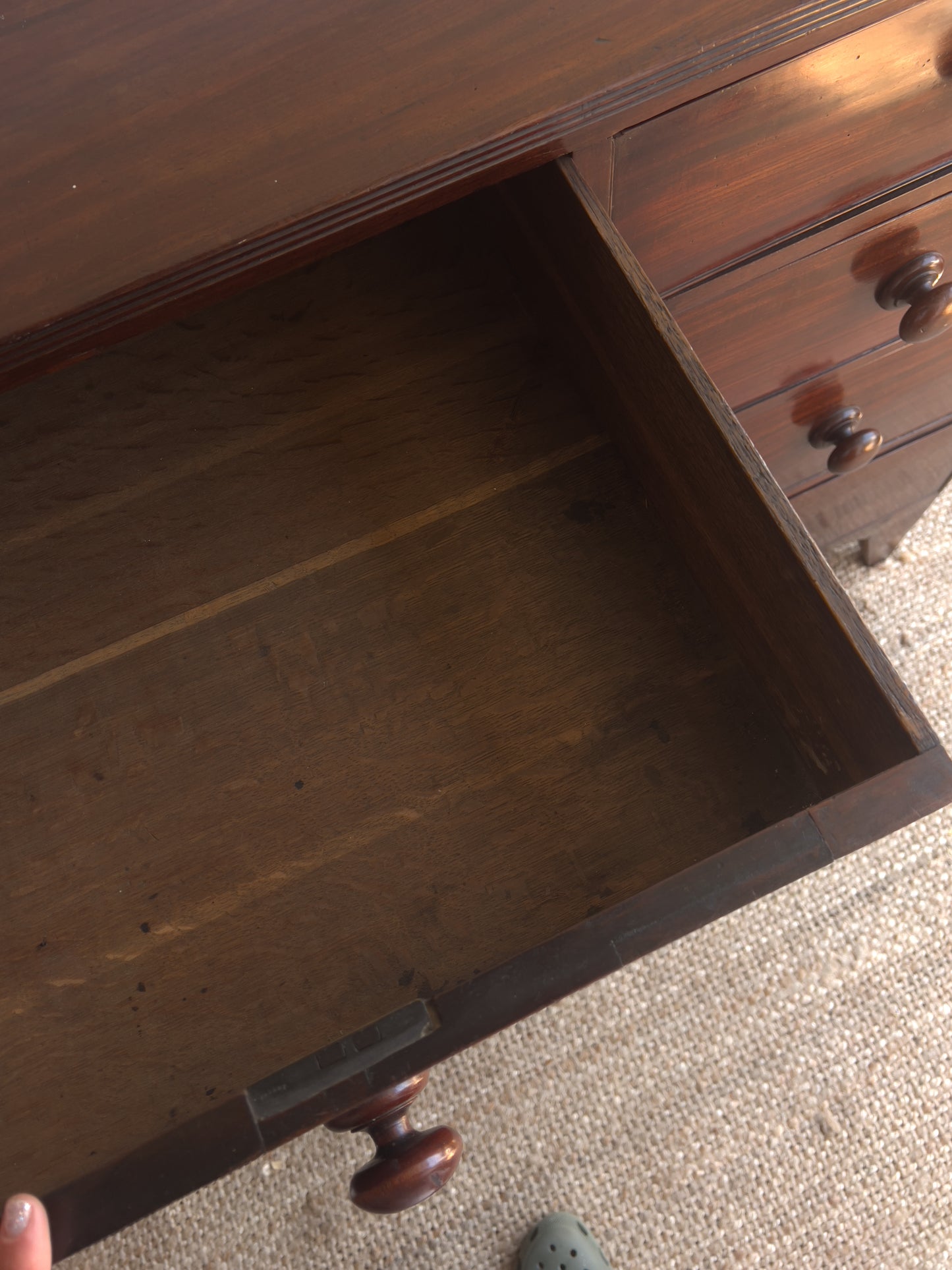 MAHOGANY CHEST OF DRAWERS