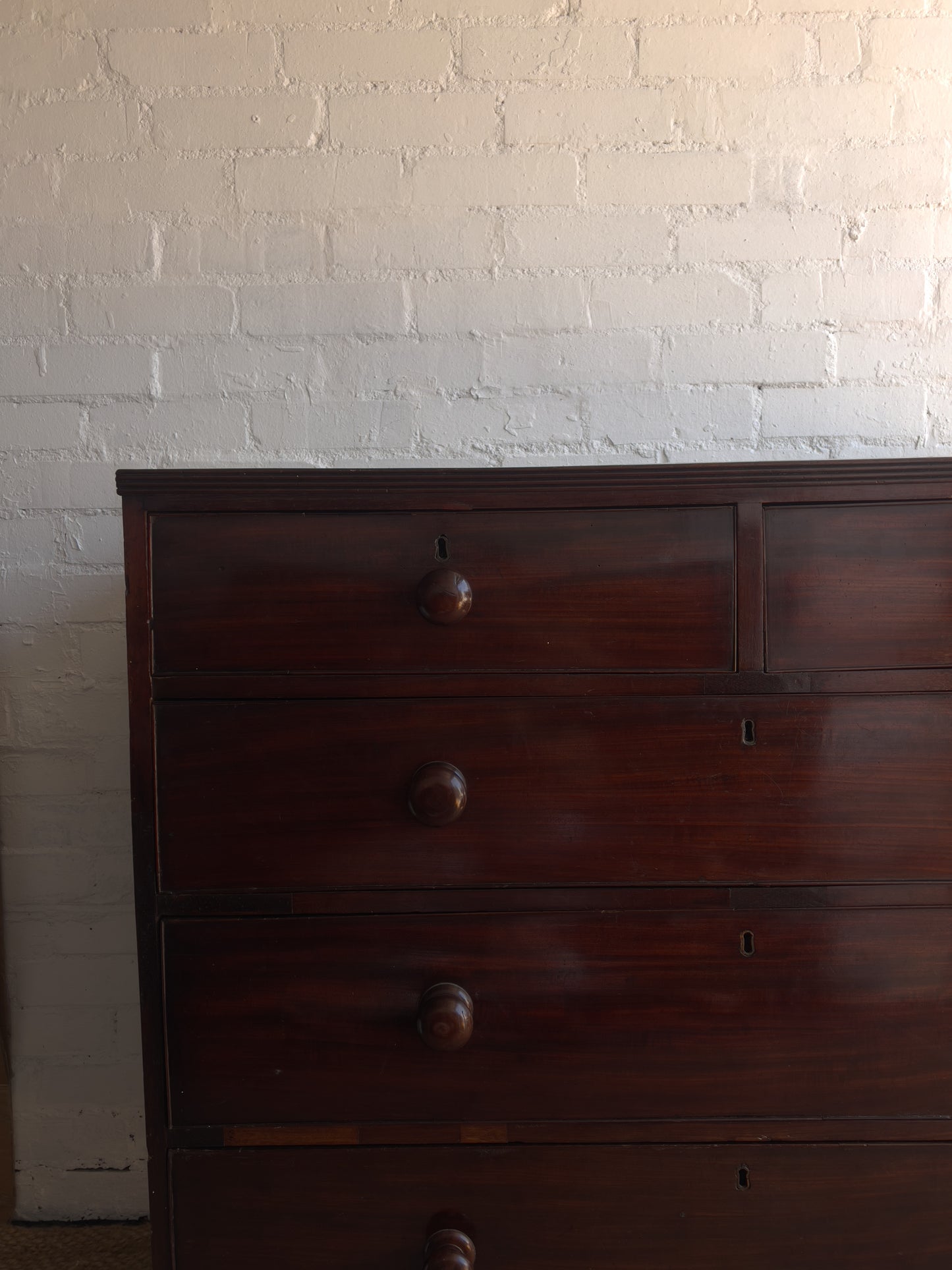 MAHOGANY CHEST OF DRAWERS